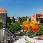 With Parking Space - 6922 Apartamento Poreč