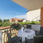 Apartamento With Parking Space - 6922 Poreč