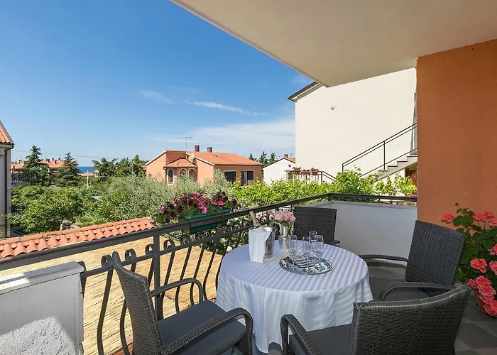 Apartman With Parking Space - 6922 Porec