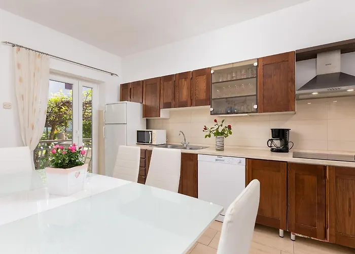 Apartman With Parking Space - 6922 *